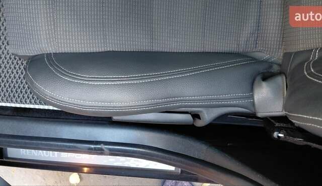 Черный Рено Меган, объемом двигателя 2 л и пробегом 223 тыс. км за 8900 $, фото 43 на Automoto.ua
