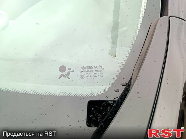 Черный Рено Меган, объемом двигателя 1.6 л и пробегом 199 тыс. км за 6950 $, фото 11 на Automoto.ua