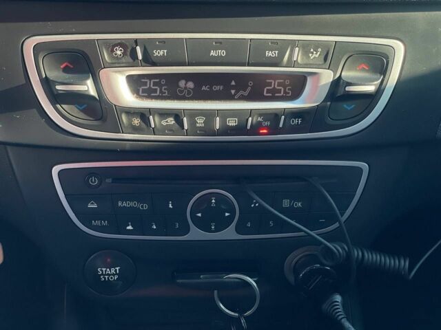 Чорний Рено Меган, об'ємом двигуна 1.9 л та пробігом 222 тис. км за 6999 $, фото 9 на Automoto.ua