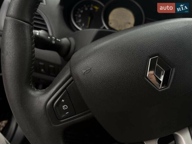 Черный Рено Меган, объемом двигателя 1.6 л и пробегом 285 тыс. км за 7300 $, фото 22 на Automoto.ua
