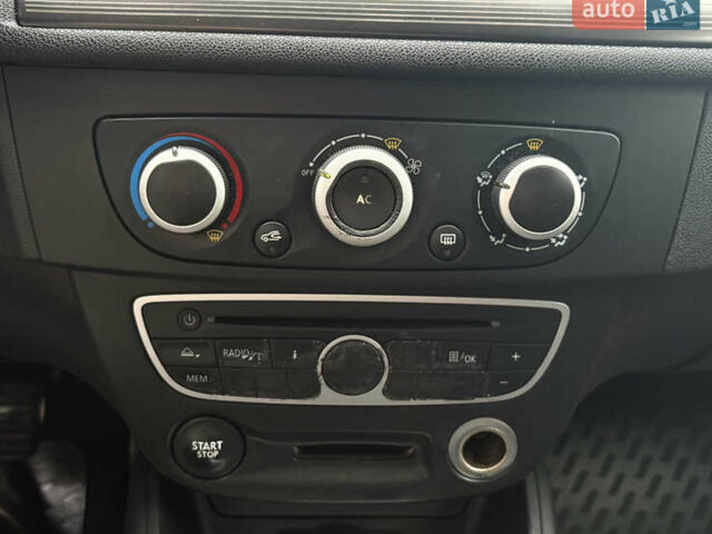 Черный Рено Меган, объемом двигателя 1.6 л и пробегом 285 тыс. км за 7300 $, фото 25 на Automoto.ua