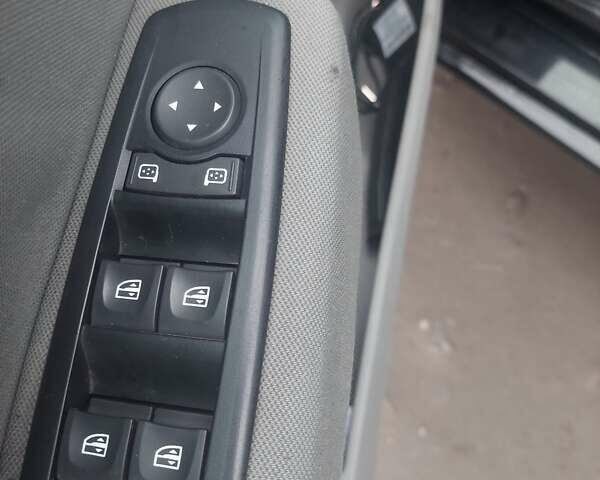 Черный Рено Меган, объемом двигателя 1.46 л и пробегом 257 тыс. км за 5800 $, фото 4 на Automoto.ua