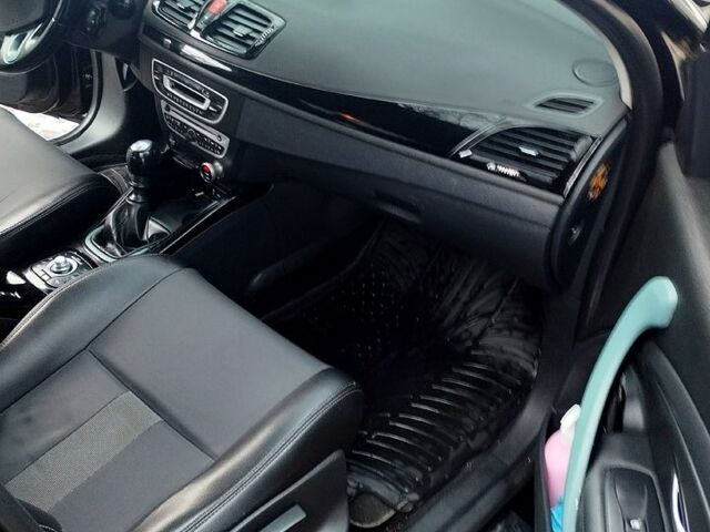 Черный Рено Меган, объемом двигателя 1.5 л и пробегом 236 тыс. км за 6600 $, фото 2 на Automoto.ua