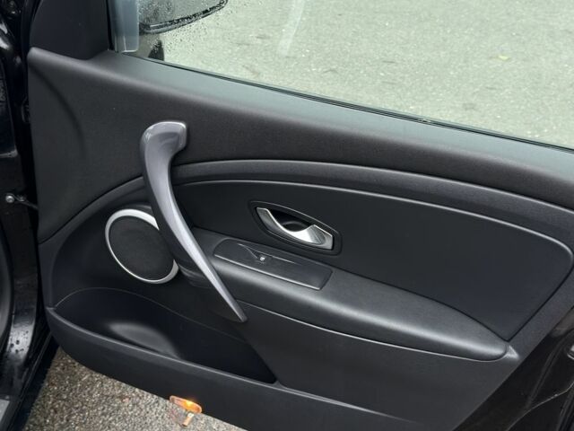 Черный Рено Меган, объемом двигателя 1.5 л и пробегом 340 тыс. км за 6500 $, фото 14 на Automoto.ua