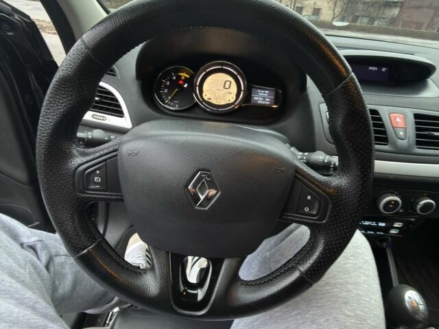 Черный Рено Меган, объемом двигателя 1.5 л и пробегом 340 тыс. км за 6500 $, фото 13 на Automoto.ua