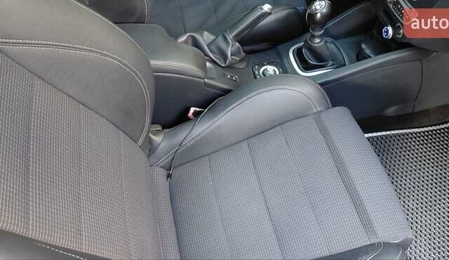 Черный Рено Меган, объемом двигателя 2 л и пробегом 223 тыс. км за 8900 $, фото 46 на Automoto.ua