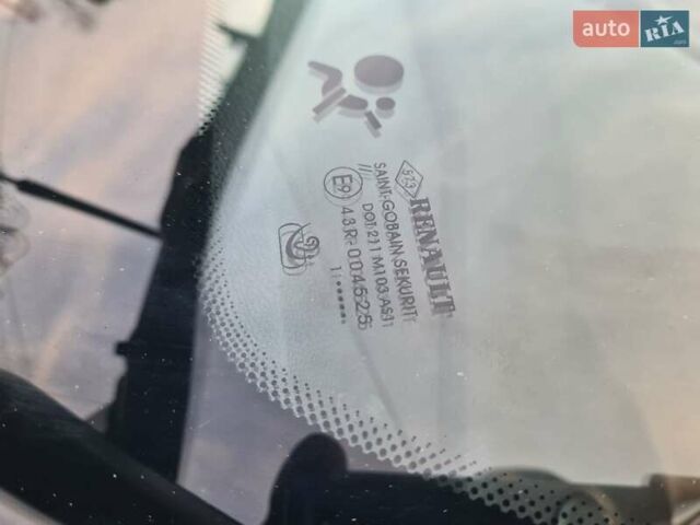 Черный Рено Меган, объемом двигателя 1.46 л и пробегом 236 тыс. км за 7800 $, фото 132 на Automoto.ua