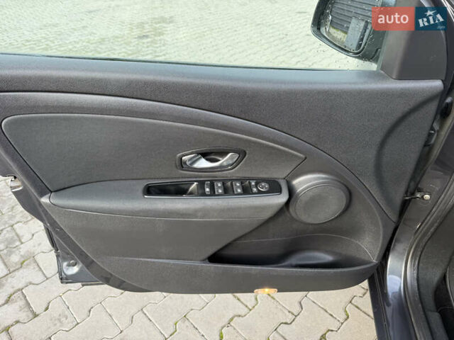 Рено Меган 2011 у Нововолинськ на Automoto.ua Чорний Рено Меган, об'ємом двигуна 1.46 л та пробігом 229 тис. км за 6500 $, фото 29 на Automoto.ua