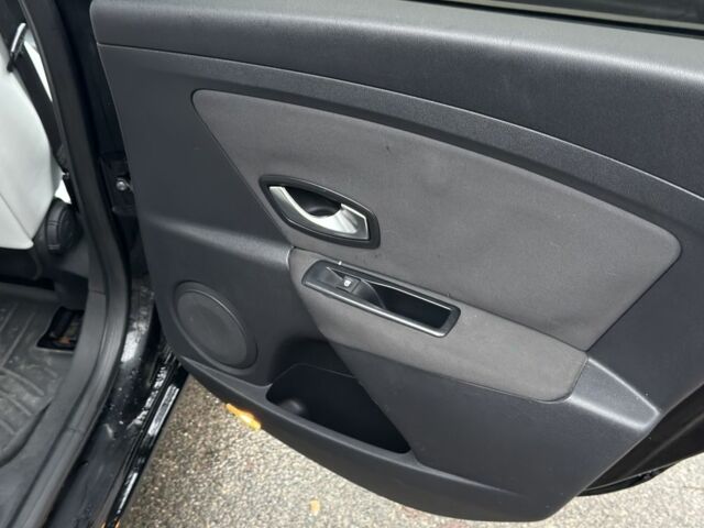 Черный Рено Меган, объемом двигателя 1.5 л и пробегом 340 тыс. км за 6500 $, фото 16 на Automoto.ua