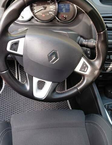 Черный Рено Меган, объемом двигателя 2 л и пробегом 223 тыс. км за 8900 $, фото 41 на Automoto.ua