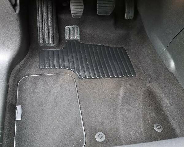 Черный Рено Меган, объемом двигателя 1.46 л и пробегом 249 тыс. км за 7650 $, фото 105 на Automoto.ua