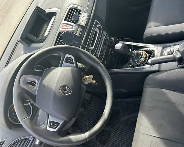 Черный Рено Меган, объемом двигателя 1.5 л и пробегом 290 тыс. км за 6900 $, фото 4 на Automoto.ua