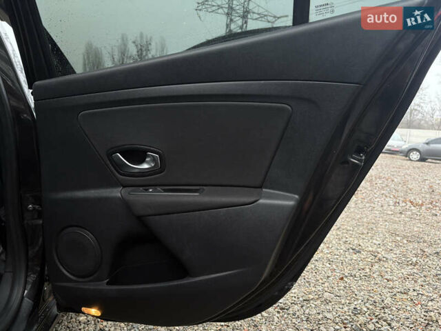 Черный Рено Меган, объемом двигателя 1.6 л и пробегом 285 тыс. км за 7300 $, фото 17 на Automoto.ua