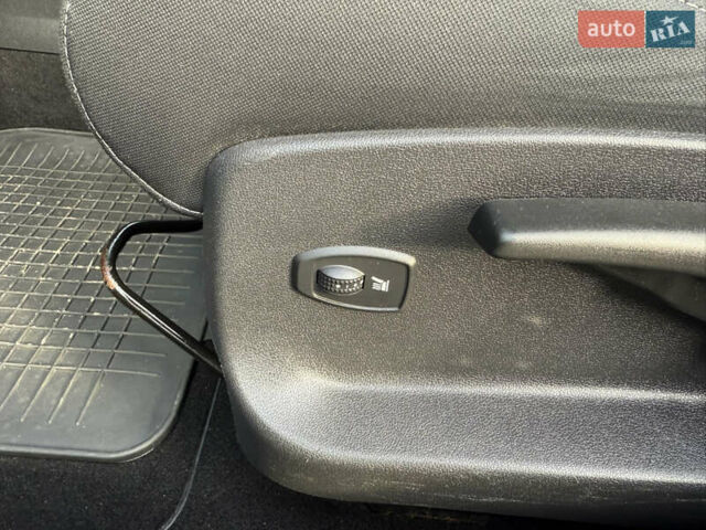 Рено Меган 2011 у Нововолинськ на Automoto.ua Чорний Рено Меган, об'ємом двигуна 1.46 л та пробігом 229 тис. км за 6500 $, фото 25 на Automoto.ua