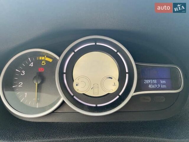 Рено Меган 2011 у Івано-Франківську на Automoto.ua Чорний Рено Меган, об'ємом двигуна 1.46 л та пробігом 289 тис. км за 6500 $, фото 9 на Automoto.ua