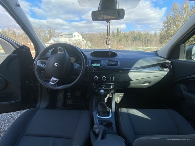 Черный Рено Меган, объемом двигателя 1.5 л и пробегом 320 тыс. км за 5500 $, фото 6 на Automoto.ua