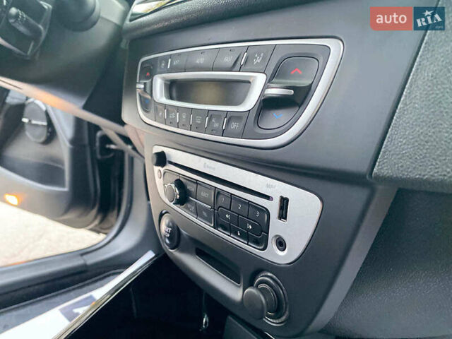 Черный Рено Меган, объемом двигателя 1.5 л и пробегом 269 тыс. км за 9390 $, фото 30 на Automoto.ua