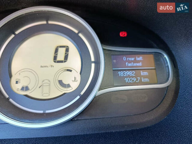 Чорний Рено Меган, об'ємом двигуна 1.6 л та пробігом 183 тис. км за 7500 $, фото 16 на Automoto.ua