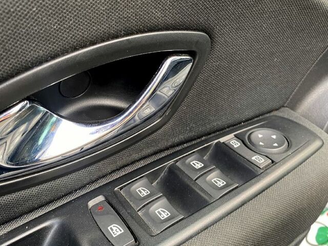 Черный Рено Меган, объемом двигателя 1.5 л и пробегом 210 тыс. км за 8800 $, фото 7 на Automoto.ua