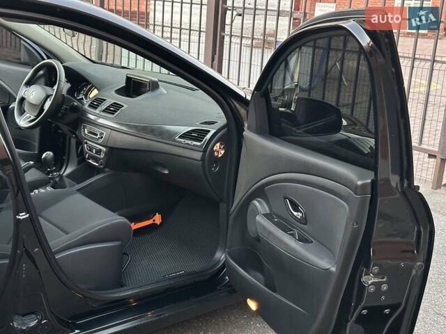 Рено Меган 2012 в Николаеве на Automoto.ua Черный Рено Меган, объемом двигателя 1.5 л и пробегом 275 тыс. км за 7700 $, фото 34 на Automoto.ua