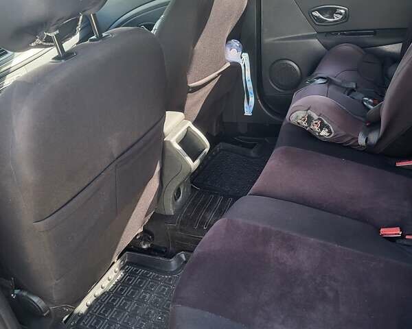 Чорний Рено Меган, об'ємом двигуна 1.46 л та пробігом 237 тис. км за 7500 $, фото 4 на Automoto.ua