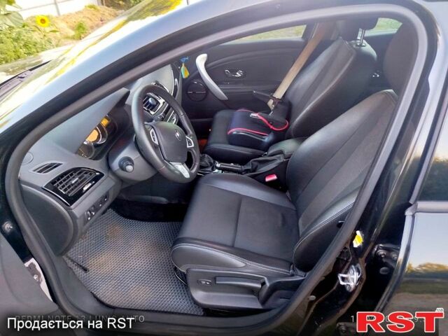 Черный Рено Меган, объемом двигателя 1.6 л и пробегом 230 тыс. км за 8600 $, фото 5 на Automoto.ua