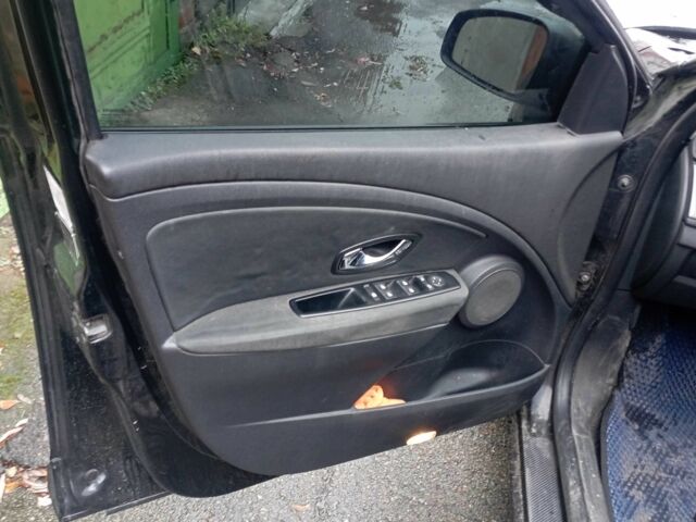 Черный Рено Меган, объемом двигателя 1.5 л и пробегом 260 тыс. км за 7711 $, фото 9 на Automoto.ua