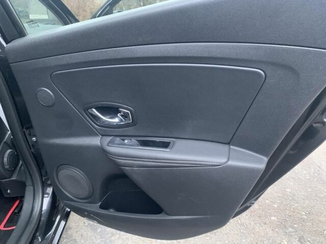 Черный Рено Меган, объемом двигателя 1.5 л и пробегом 240 тыс. км за 7850 $, фото 13 на Automoto.ua