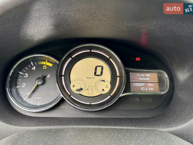 Черный Рено Меган, объемом двигателя 1.5 л и пробегом 240 тыс. км за 8200 $, фото 30 на Automoto.ua