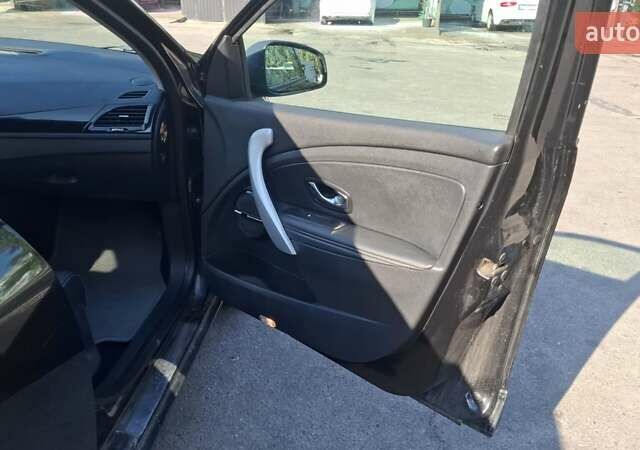 Чорний Рено Меган, об'ємом двигуна 1.46 л та пробігом 260 тис. км за 8300 $, фото 9 на Automoto.ua