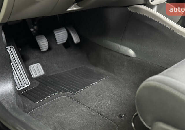 Черный Рено Меган, объемом двигателя 1.6 л и пробегом 199 тыс. км за 7900 $, фото 92 на Automoto.ua