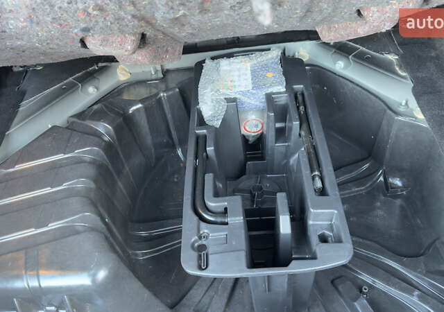 Черный Рено Меган, объемом двигателя 1.6 л и пробегом 199 тыс. км за 7900 $, фото 77 на Automoto.ua