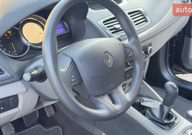 Черный Рено Меган, объемом двигателя 1.6 л и пробегом 199 тыс. км за 7900 $, фото 53 на Automoto.ua