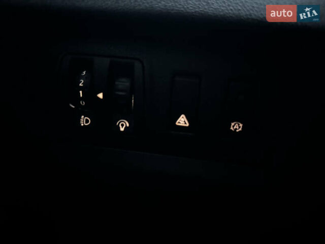 Черный Рено Меган, объемом двигателя 1.5 л и пробегом 214 тыс. км за 7600 $, фото 50 на Automoto.ua