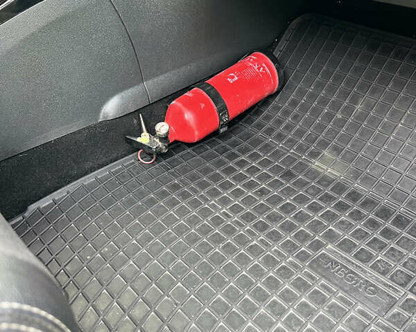 Черный Рено Меган, объемом двигателя 1.46 л и пробегом 300 тыс. км за 6999 $, фото 35 на Automoto.ua