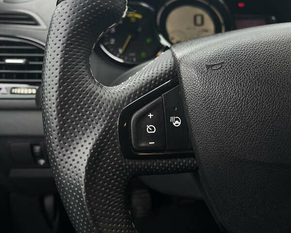 Чорний Рено Меган, об'ємом двигуна 1.46 л та пробігом 305 тис. км за 7000 $, фото 20 на Automoto.ua