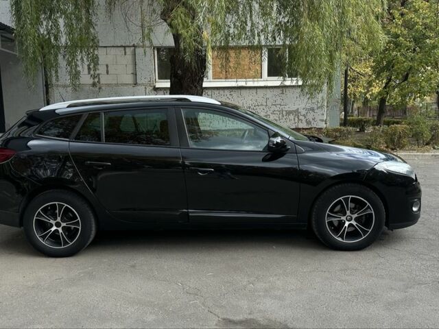 Рено Меган 2012 в Днепре (Днепропетровске) на Automoto.ua Черный Рено Меган, объемом двигателя 1.5 л и пробегом 230 тыс. км за 6900 $, фото 5 на Automoto.ua