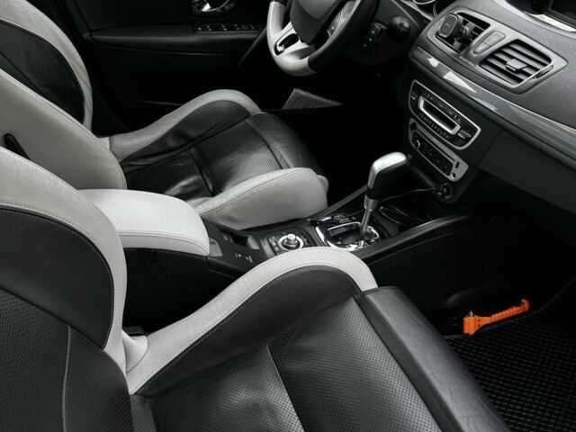 Черный Рено Меган, объемом двигателя 1.5 л и пробегом 256 тыс. км за 9000 $, фото 8 на Automoto.ua