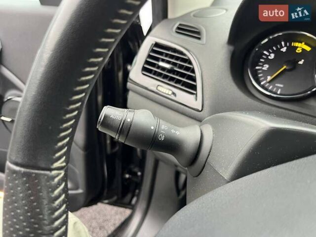 Черный Рено Меган, объемом двигателя 1.46 л и пробегом 259 тыс. км за 8290 $, фото 16 на Automoto.ua