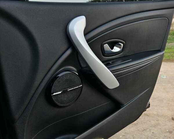 Черный Рено Меган, объемом двигателя 1.4 л и пробегом 187 тыс. км за 7100 $, фото 26 на Automoto.ua