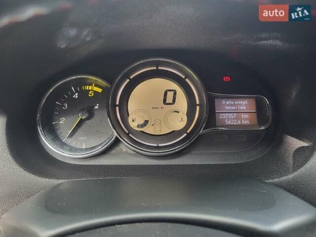 Чорний Рено Меган, об'ємом двигуна 1.46 л та пробігом 237 тис. км за 7500 $, фото 2 на Automoto.ua