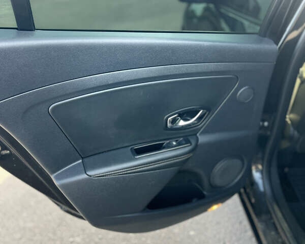 Черный Рено Меган, объемом двигателя 1.46 л и пробегом 300 тыс. км за 6999 $, фото 33 на Automoto.ua