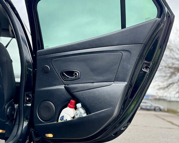 Черный Рено Меган, объемом двигателя 1.5 л и пробегом 240 тыс. км за 8200 $, фото 11 на Automoto.ua