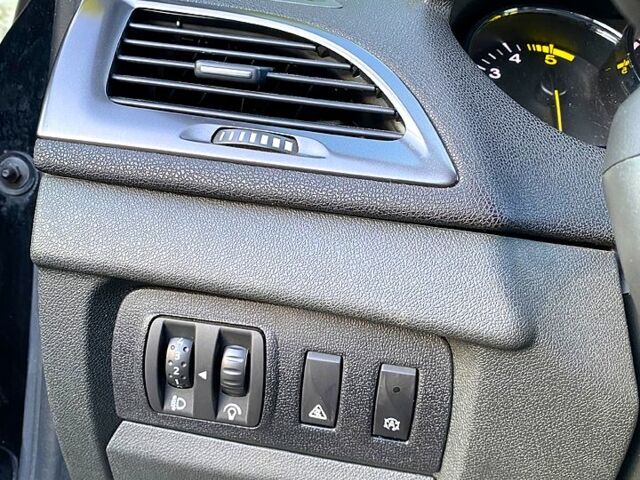 Черный Рено Меган, объемом двигателя 1.5 л и пробегом 210 тыс. км за 8800 $, фото 6 на Automoto.ua