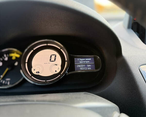 Рено Меган 2012 в Луцке на Automoto.ua Черный Рено Меган, объемом двигателя 1.46 л и пробегом 246 тыс. км за 7600 $, фото 18 на Automoto.ua