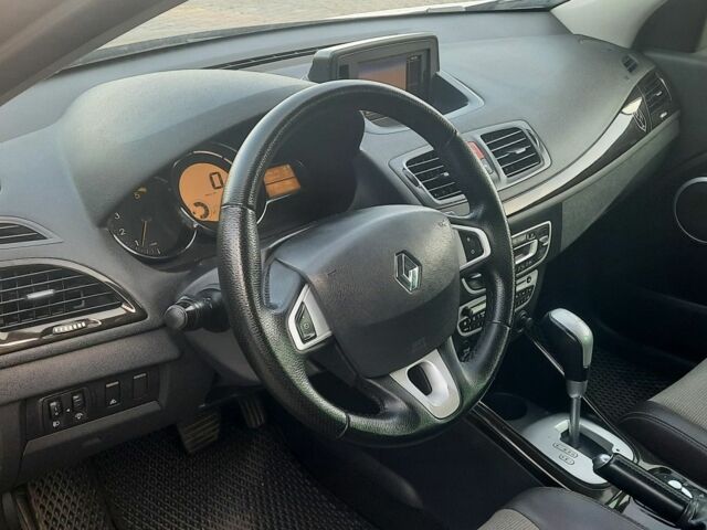 Черный Рено Меган, объемом двигателя 0 л и пробегом 280 тыс. км за 7500 $, фото 2 на Automoto.ua