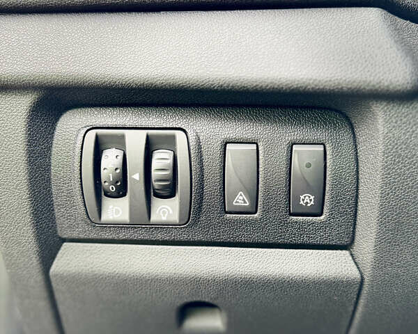 Черный Рено Меган, объемом двигателя 1.5 л и пробегом 240 тыс. км за 8200 $, фото 24 на Automoto.ua