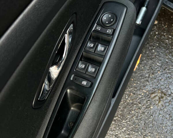 Черный Рено Меган, объемом двигателя 1.5 л и пробегом 266 тыс. км за 7100 $, фото 14 на Automoto.ua