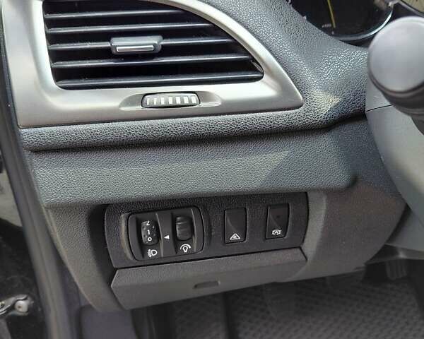 Рено Меган 2012 в Чернигове на Automoto.ua Черный Рено Меган, объемом двигателя 1.5 л и пробегом 260 тыс. км за 9600 $, фото 12 на Automoto.ua