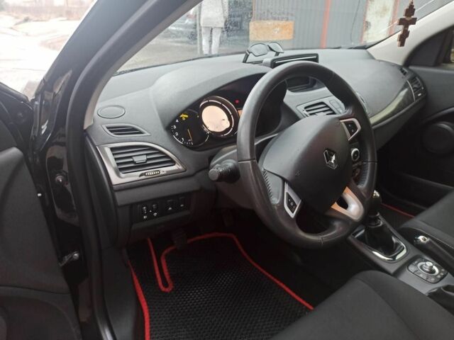 Рено Меган 2012 в Чугуеве на Automoto.ua Черный Рено Меган, объемом двигателя 0 л и пробегом 248 тыс. км за 7400 $, фото 6 на Automoto.ua